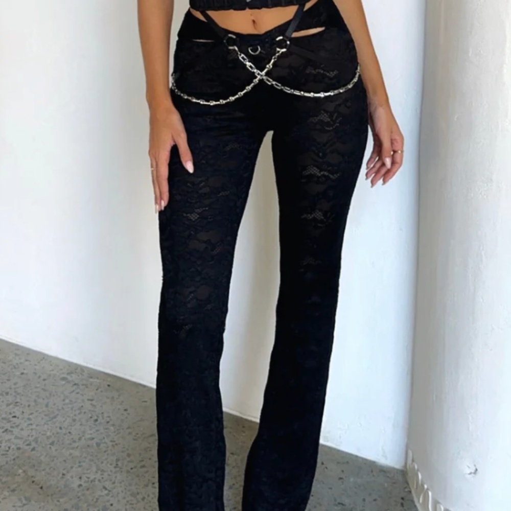 Elegant Black Lace Pants with Chain Detail - Picture 3 of 4